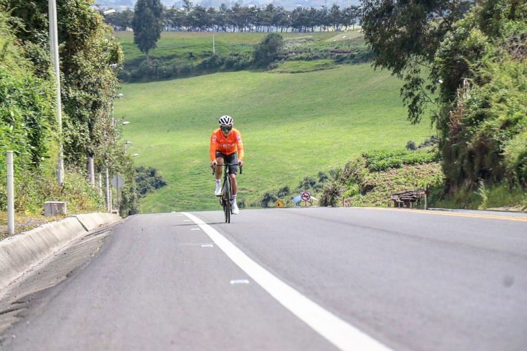 Carapaz viaja a Europa para defender el Giro de Italia