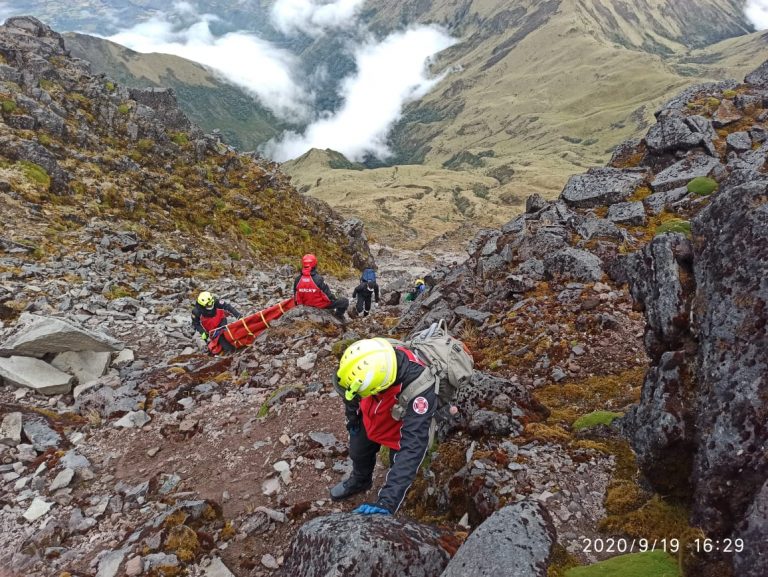 Dos excursionistas fallecieron en el cerro Cotacachi