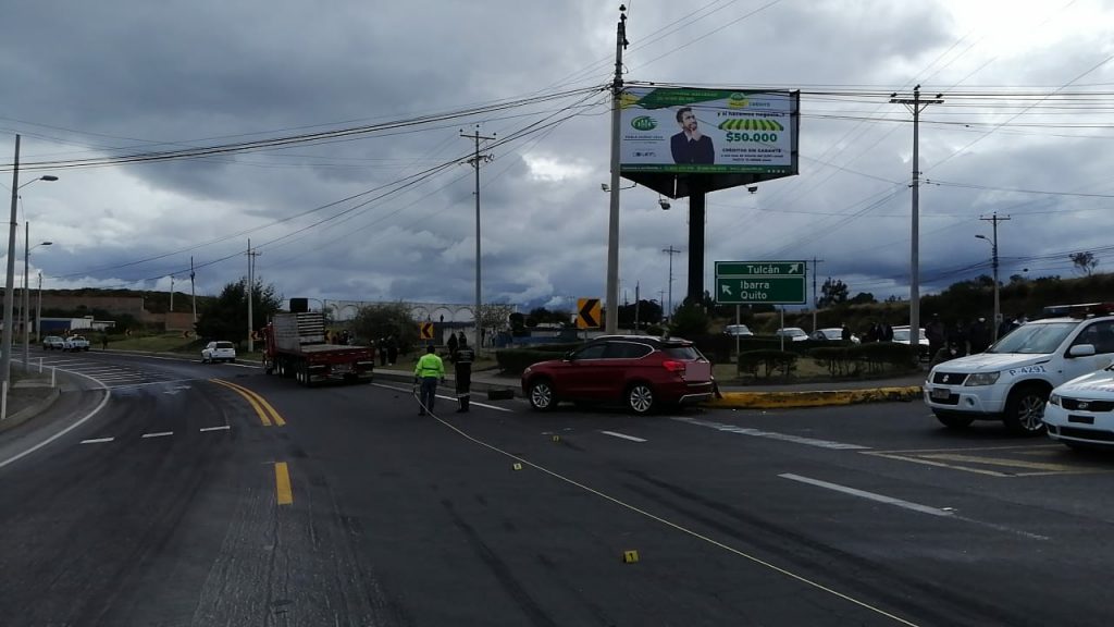 Policía murió en choque en Tulcán