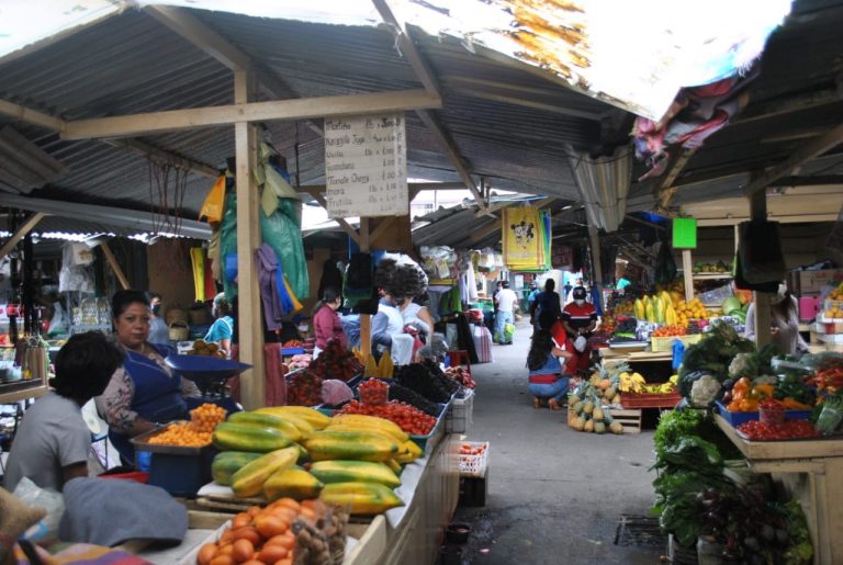 Controlan precios de los productos para la colada morada