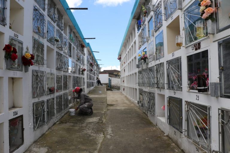 Solo Tulcán abrirá su cementerio para este feriado