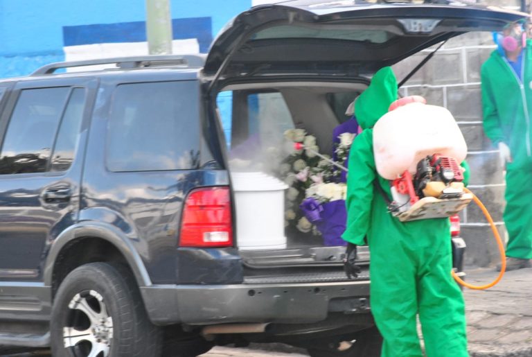 Se duplicaron los entierros en el Cementerio San Miguel