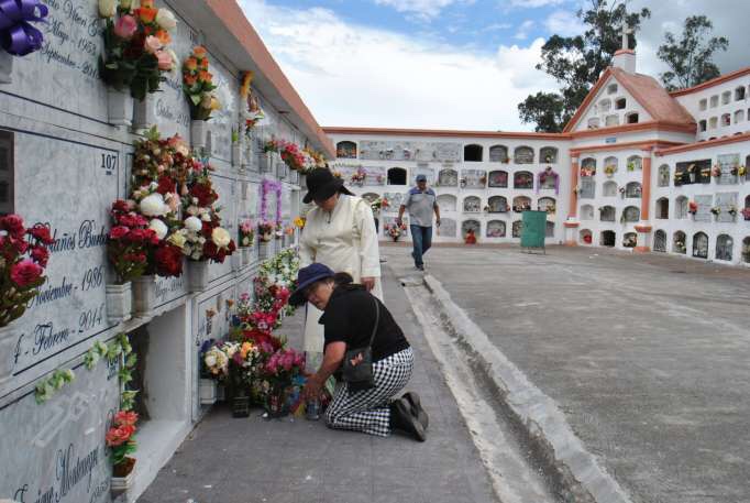 Cementerios de Imbabura permanecerán cerrados durante el feriado