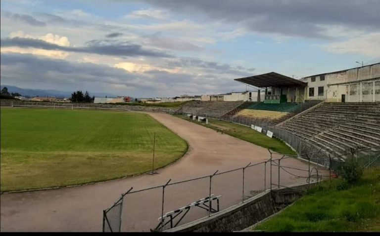 Pista del estadio de Tulcán se reabre para la práctica deportiva