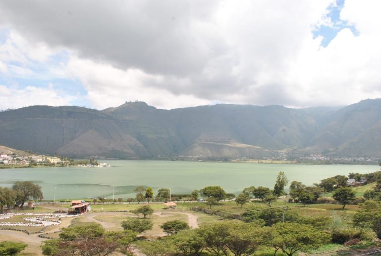 Manos privadas y públicas tras la recuperación de la laguna de Yahuarcocha