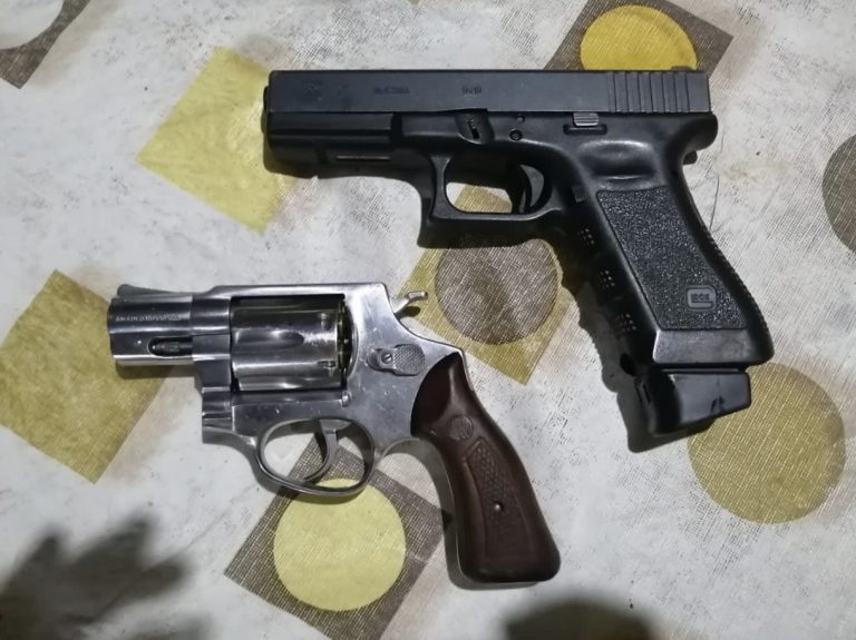 Encuentran a persona con dos armas de fuego en Cotacachi