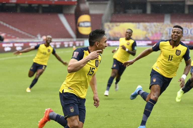 Ecuador recibió a Colombia en su casa y la goleó