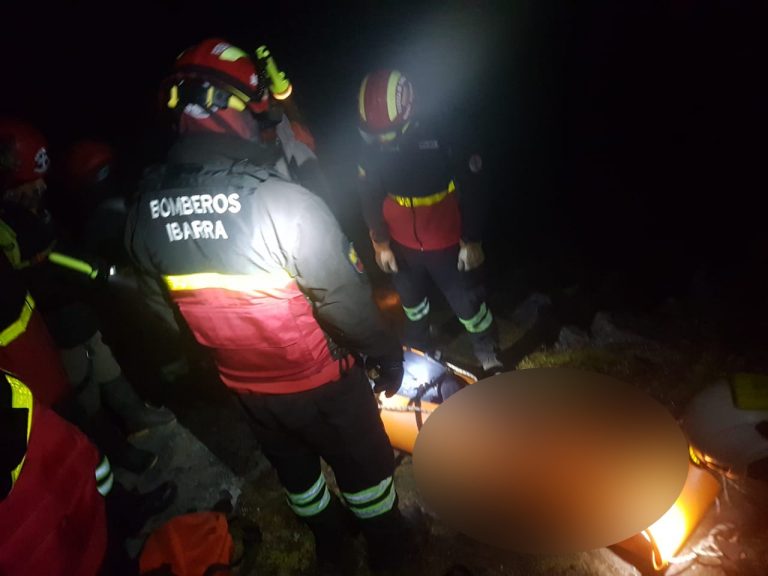 Una caída hasta un abismo cobró la vida de un joven en el volcán Imbabura