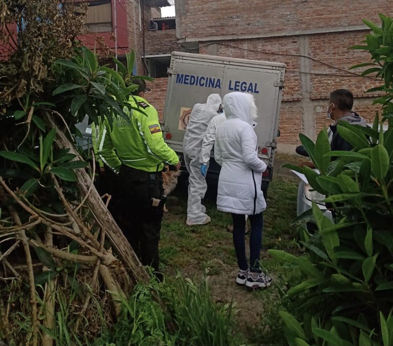 Encuentran un cadáver en un terreno baldío