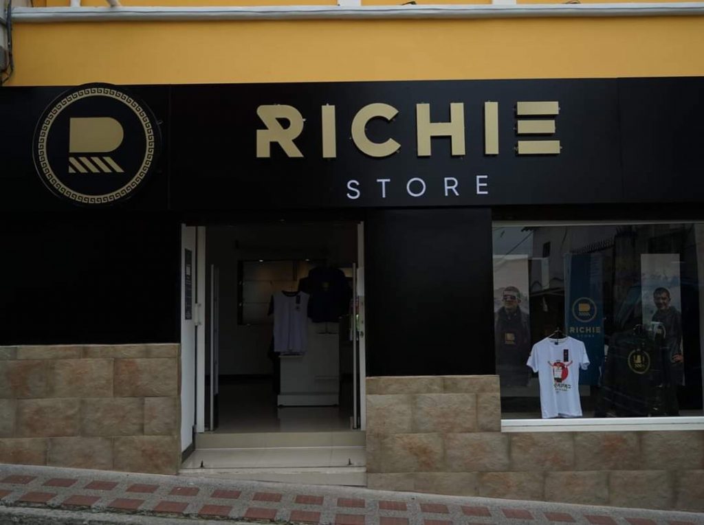 Tienda de Richard Carapaz abrió en Tulcán