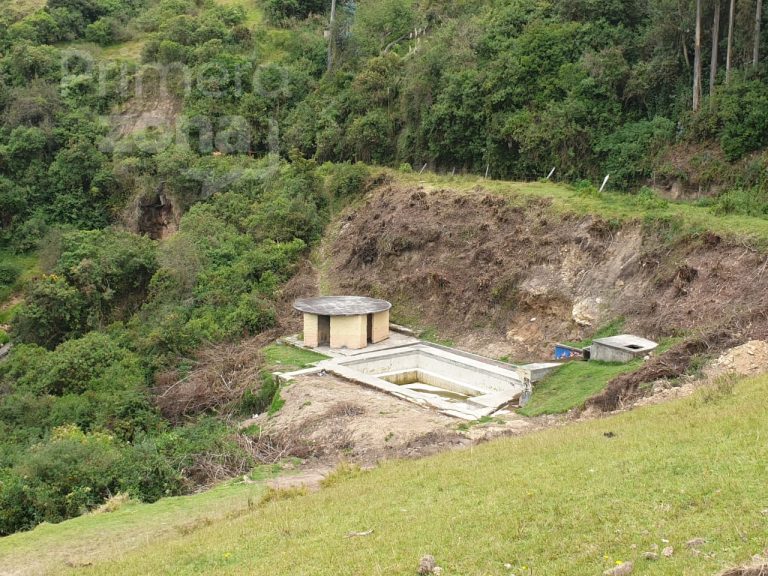 Cadáver de una mujer de 18 años fue hallado cerca de una piscina en Tulcán