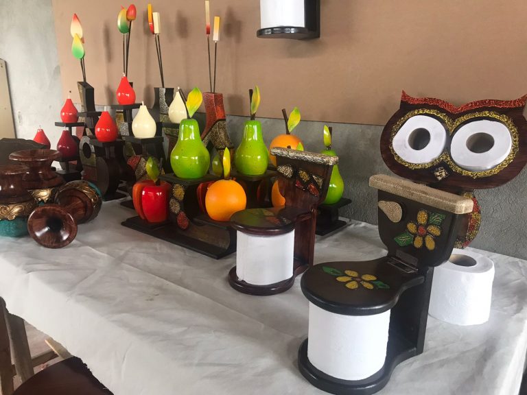 Artesanías decorativas para el hogar se fabrican en Chaltura