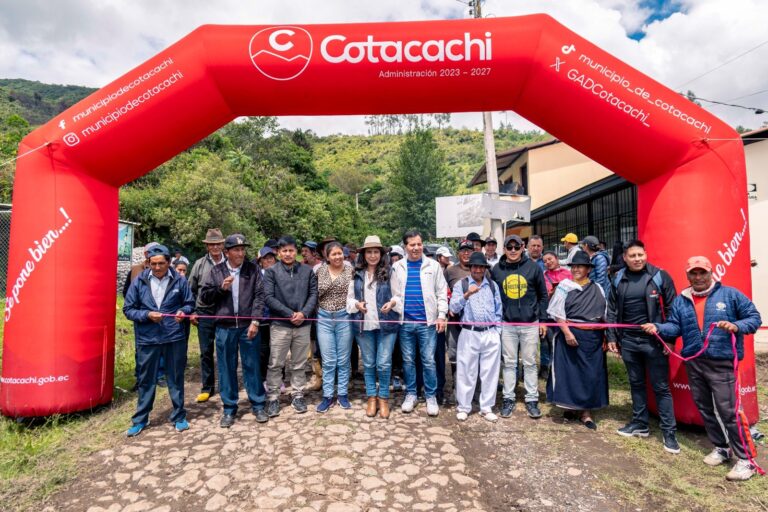 PUCALPA CUENTA CON UNA CASA COMUNAL MODERNA