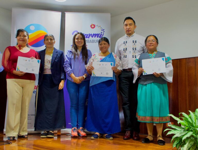 CLAUSURA DE CURSOS DE EMPLEABILIDAD PARA JÓVENES Y MUJERES EMPRENDEDORAS DE IMBABURA