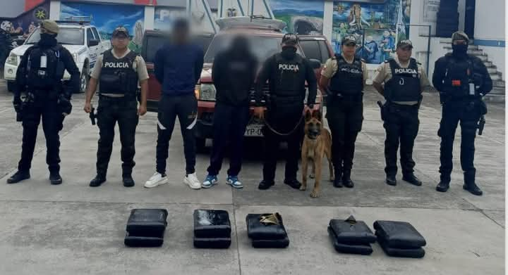 PERSECUCIÓN POLICIAL DEJÓ DOS DETENIDOS Y EL DECOMISO DE CINCUENTA Y NUEVE MIL DOSIS DE DROGA EN EL CANTÓN SAN PEDRO DE HUACA EN CARCHI