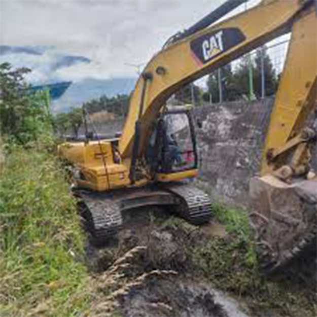 MINGA DE LIMPIEZA EN EL CANAL AJAVÍ PARA PREVENIR INUNDACIONES EN IBARRA