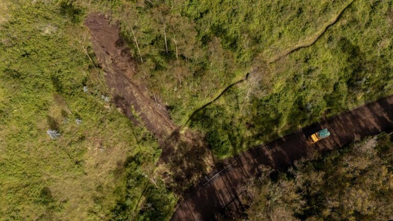 TRAS REALIZAR UN RECORRIDO POR LA VÍA IBARRA – ZULETA RICHARD CALDERÓN, PREFECTO DE IMBABURA, DISPONE ACCIONES INMEDIATAS PARA GARANTIZAR LA MOVILIDAD