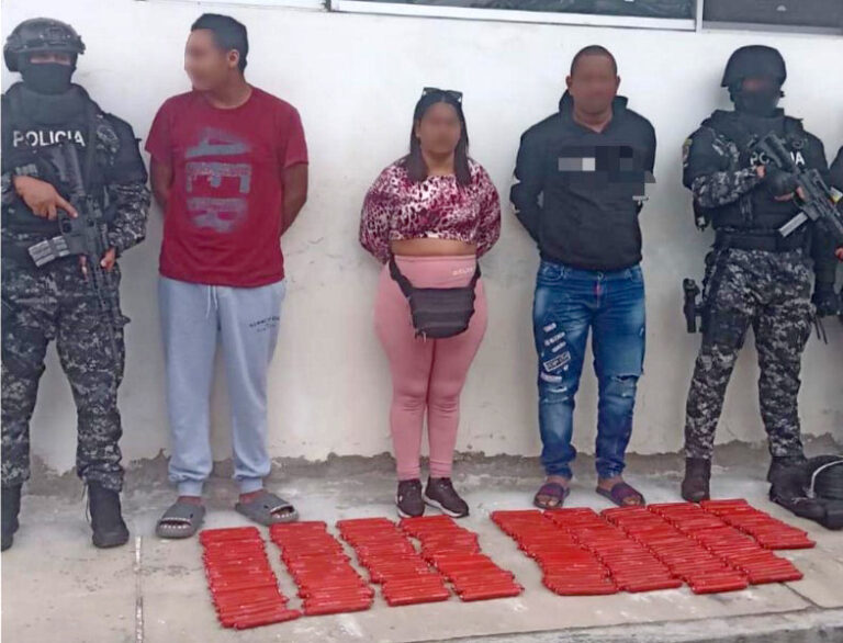 LA POLICÍA CAPTURO A 03 SUJETOS POR TRANSPORTAR 260 TACOS DE DINAMITA EN IBARRA