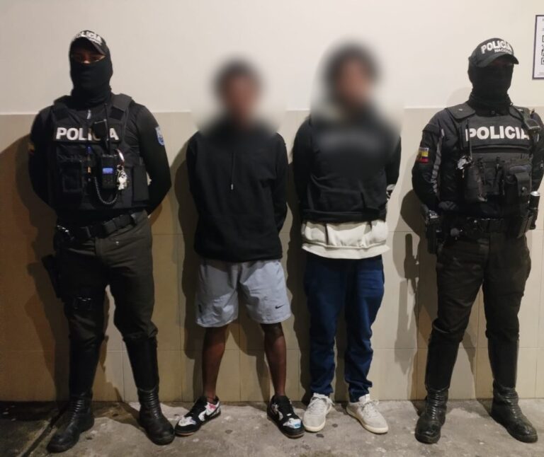 GRUPO DE OPERACIONES MOTORIZADAS APREHENDE A DOS SUJETOS POR PRESUNTA RECEPTACIÓN DE MOTOCICLETA REPORTADA COMO ROBADA