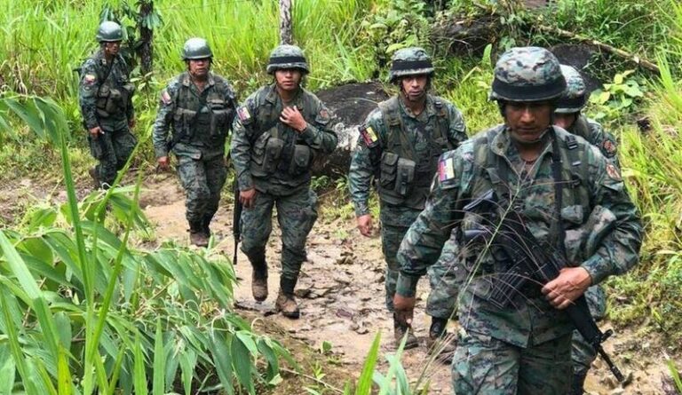 ONCE MILITARES ECUATORIANOS MUEREN EN EMBOSCADA DE GRUPO ARMADO EN LA FRONTERA CON COLOMBIA