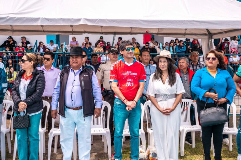 ESTADIO FRANCISCO ESPINOSA FUE REINAUGURADO EN COTACACHI