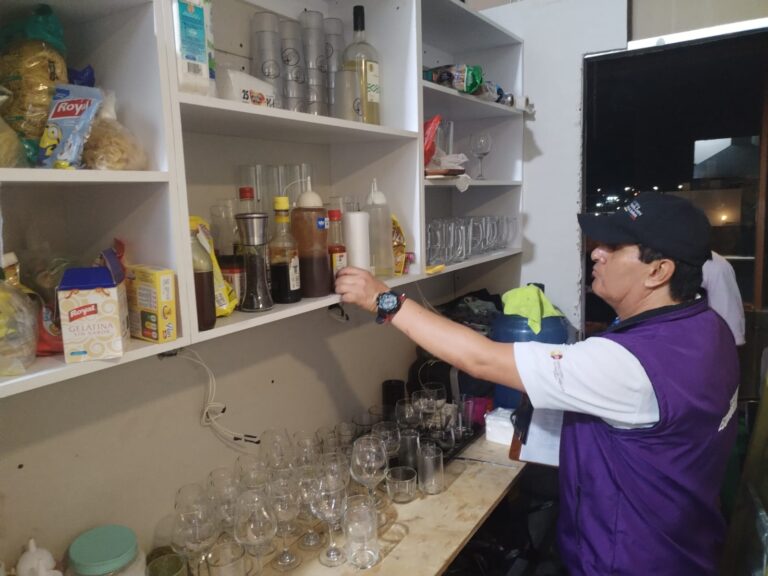 LICORES Y CIGARRILLOS IRREGULARES FUERON DETECTADOS EN OPERATIVO EN ESMERALDAS