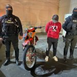 POLICÍA RECUPERÓ UN VEHÍCULO ROBADO Y APREHENDIÓ A DOS SUJETOS EN IBARRA
