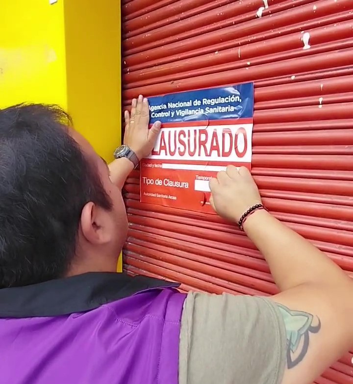 ARCSA CLAUSURA LOCAL DE COMIDA RÁPIDA EN IBARRA POR FALTA DE HIGIENE Y PRESENCIA DE PLAGAS