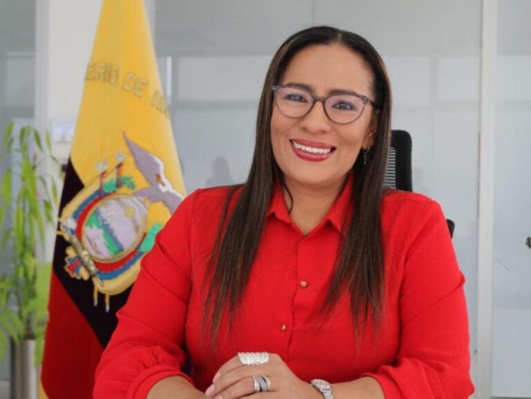 PRESIDENTE DANIEL NOBOA DESIGNA A ZAIDA ROVIRA COMO MINISTRA DE GOBIERNO