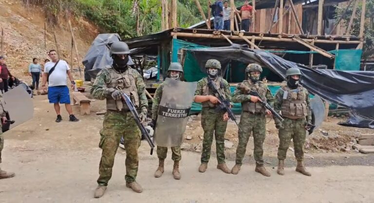 EJÉRCITO ECUATORIANO INTENSIFICA OPERACIONES MILITARES CONTRA LA MINERÍA ILEGAL EN CARCHI