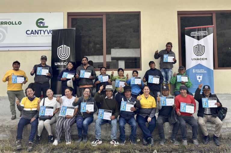35 LÍDERES COMUNITARIOS SE CAPACITAN PARA PROTEGER EL AGUA Y LA BIODIVERSIDAD, BENEFICIANDO A MÁS DE 3.000 FAMILIAS EN QUICHINCHE