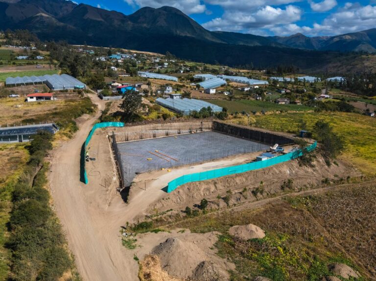 EN EL CANTÓN COTACACHI OBRAS DE RIEGO MARCAN UN HITO EN LA GESTIÓN DEL PREFECTO RICHARD CALDERÓN
