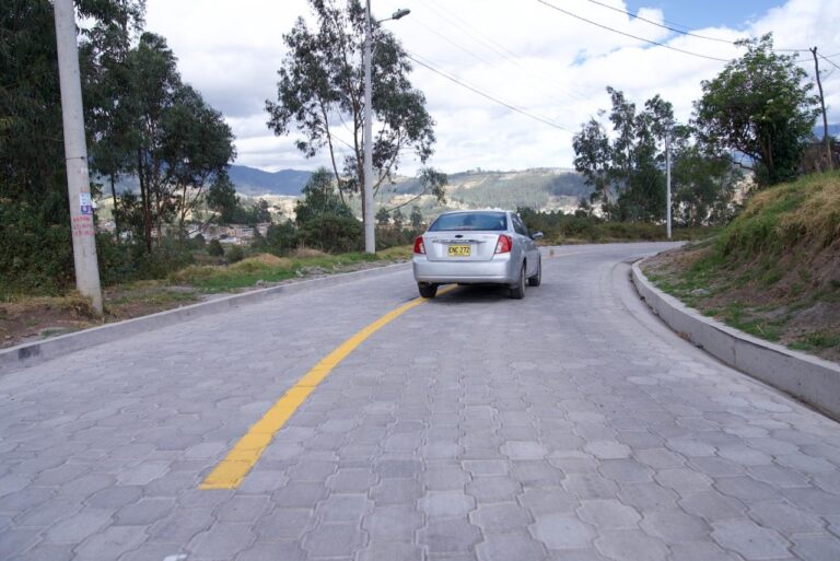 PREFECTO RICHARD CALDERÓN ENTREGA EL ADOQUINADO EN EUGENIO ESPEJO