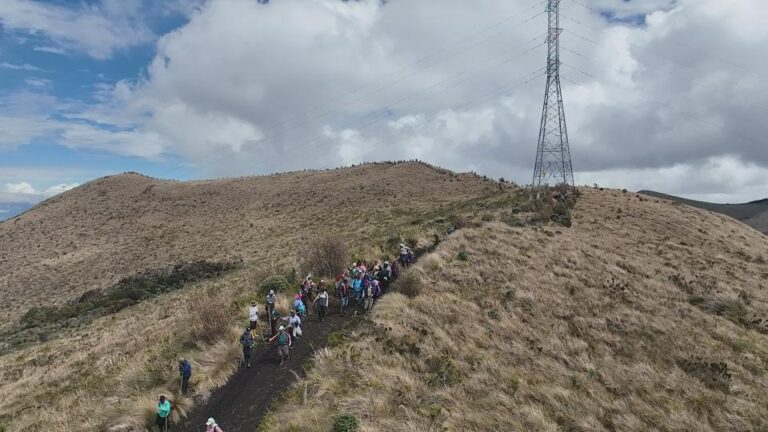 PREFECTURA DE IMBABURA LIDERA ACCIONES PARA PREVENIR INCENDIOS FORESTALES