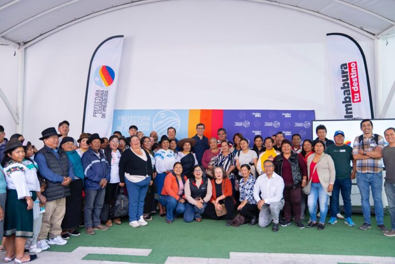 PREFECTO RICHARD CALDERÓN IMPULSA LA PROYECCIÓN INTERNACIONAL DE LOS ARTESANOS IMBABUREÑOS