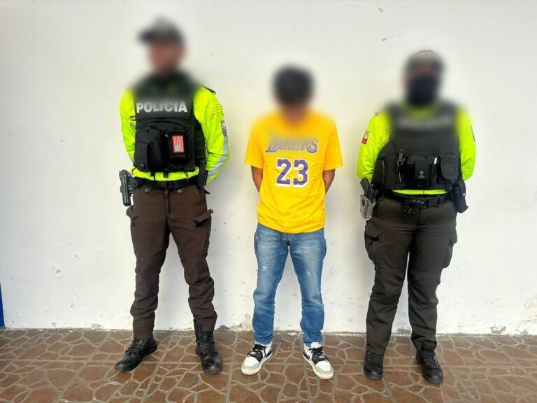 RECUPERACIÓN DE UN VEHICULO ROBADO EN FLAGRANCIA Y UN SUJETO APREHENDIDO