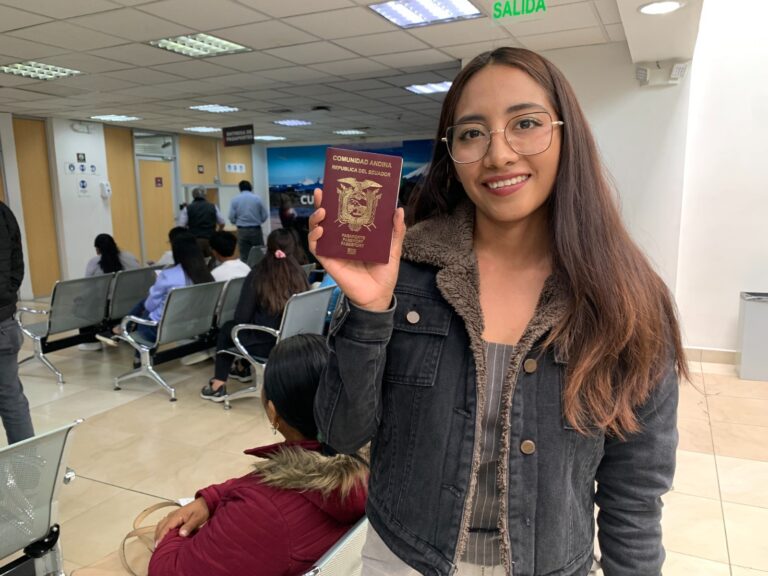 PRESIDENTE DANIEL NOBOA DISPONE EXTENDER EL SERVICIO DE PASAPORTES SIN TURNO HASTA EL 31 DE DICIEMBRE DE 2025